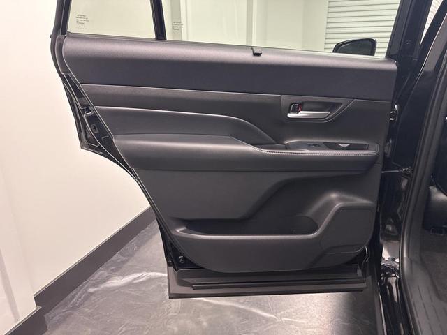Photo of 2024 Midnight Black Metallic Toyota Grand Highlander