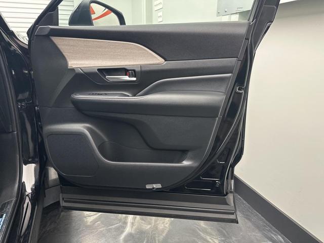 Photo of 2024 Midnight Black Metallic Toyota Grand Highlander