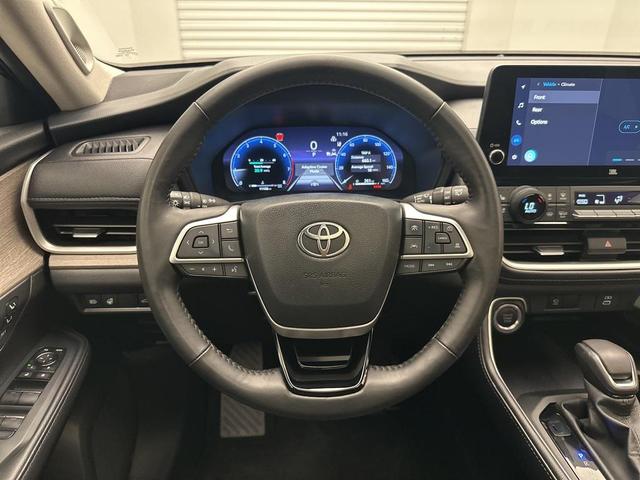 Photo of 2024 Midnight Black Metallic Toyota Grand Highlander
