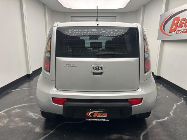 Photo of 2011 Bright Silver Kia Soul