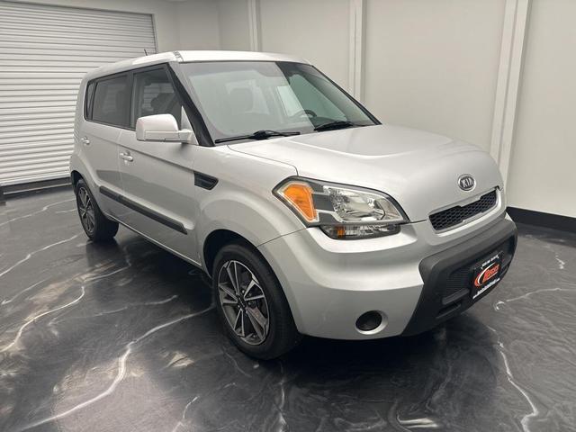 Photo of 2011 Bright Silver Kia Soul