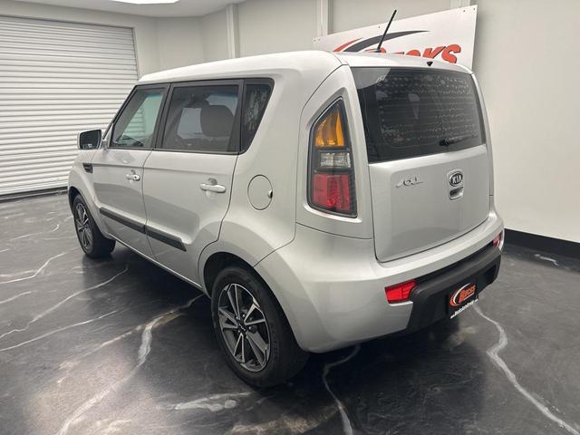 Photo of 2011 Bright Silver Kia Soul