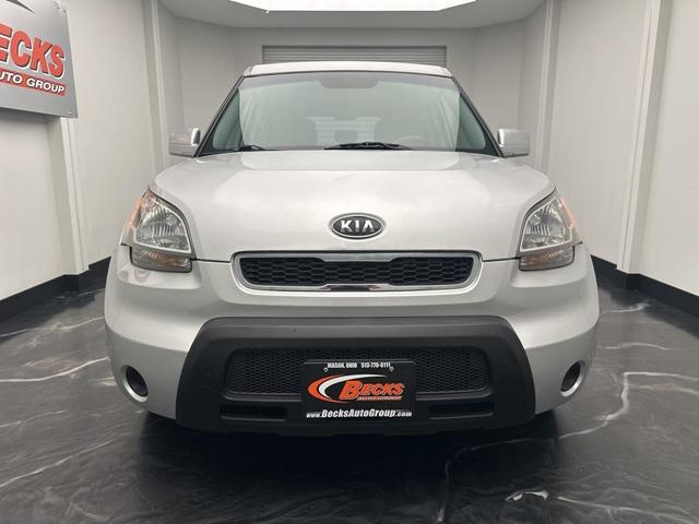 Photo of 2011 Bright Silver Kia Soul