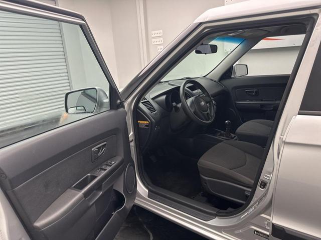Photo of 2011 Bright Silver Kia Soul