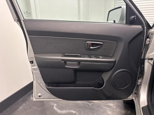 Photo of 2011 Bright Silver Kia Soul
