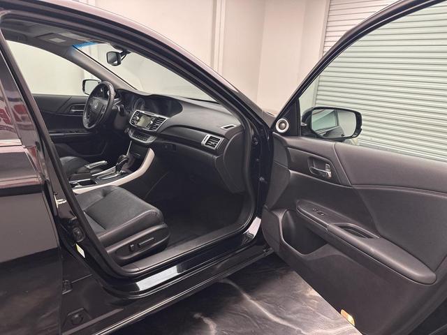Photo of 2015 Crystal Black Pearl Honda Accord