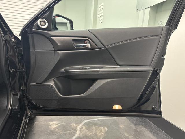 Photo of 2015 Crystal Black Pearl Honda Accord