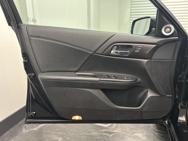 Photo of 2015 Crystal Black Pearl Honda Accord
