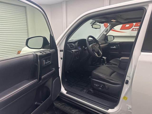 Photo of 2018 Super White Toyota 4Runner