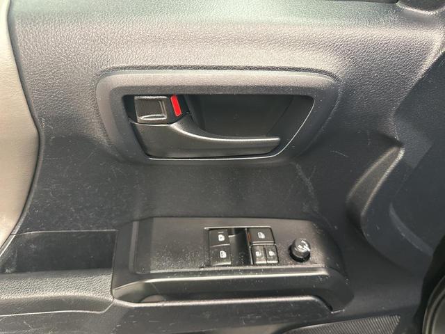 Photo of 2021 Midnight Black Metallic Toyota Tacoma
