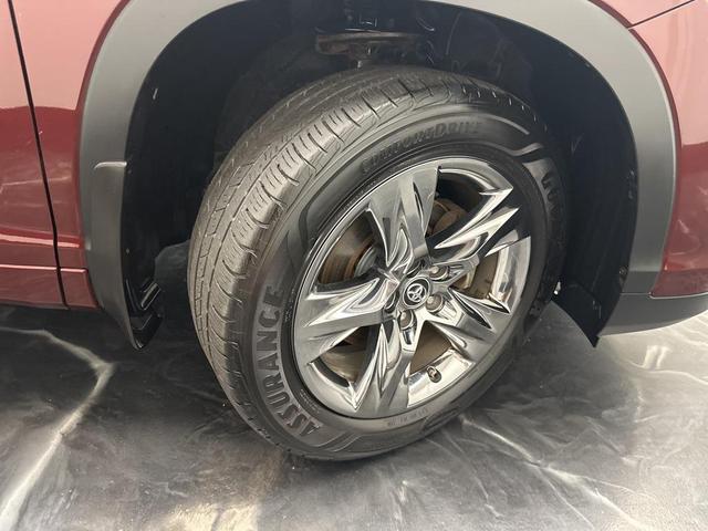 Photo of 2019 Maroon Toyota Highlander