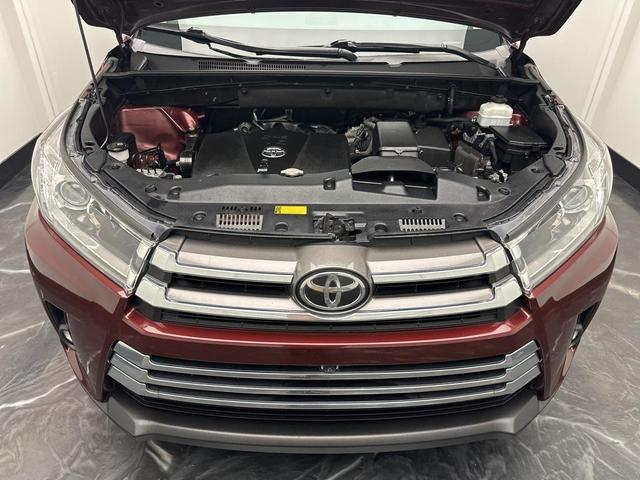 Photo of 2019 Maroon Toyota Highlander