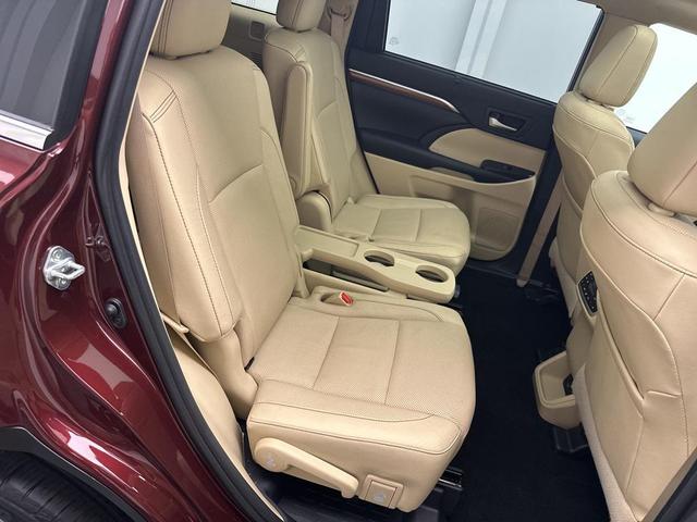 Photo of 2019 Maroon Toyota Highlander