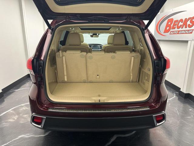 Photo of 2019 Maroon Toyota Highlander