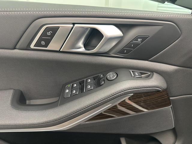 Photo of 2020 Black Sapphire Metallic BMW X5