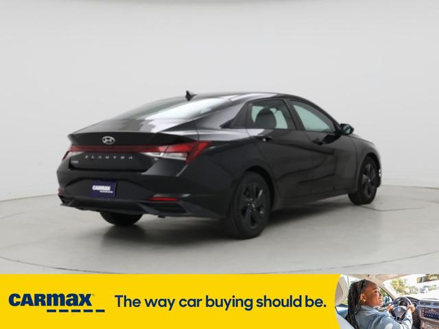 Photo of 2021 Black Hyundai ELANTRA