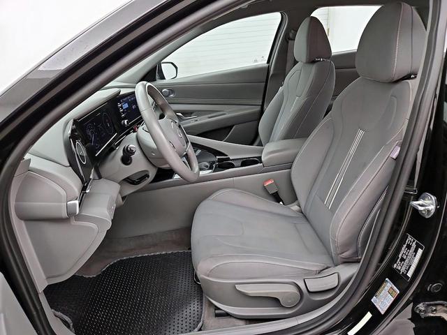 Photo of 2021 Black Hyundai ELANTRA