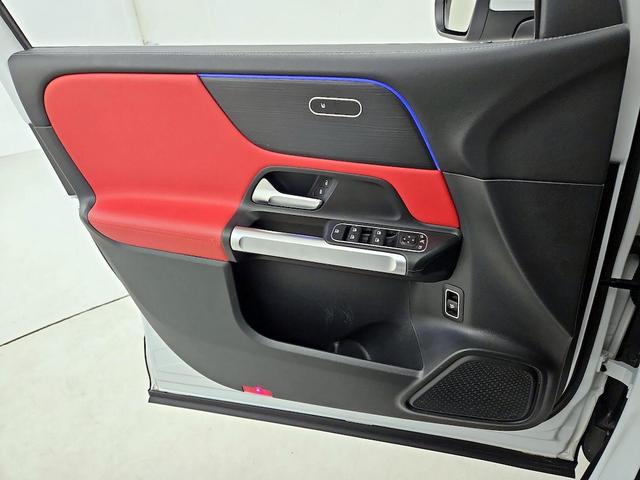Photo of 2022 White Mercedes-Benz GLB 250