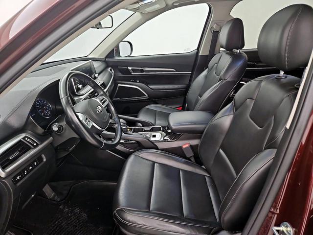 Photo of 2020 Burgundy Kia Telluride