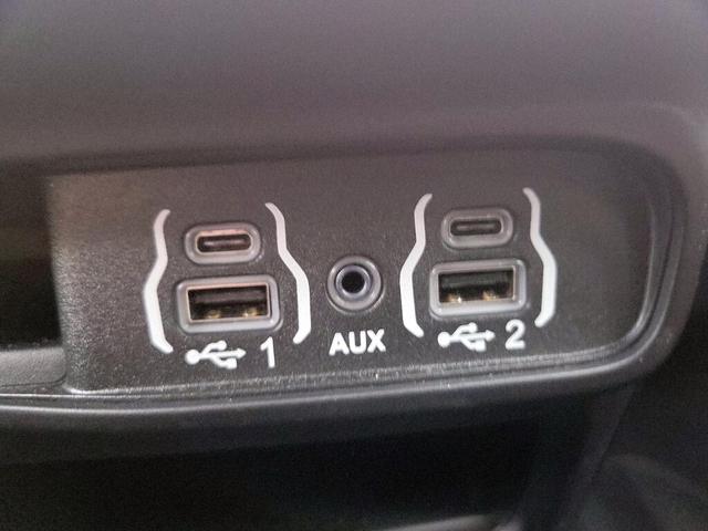 Photo of 2023 White Chrysler Pacifica