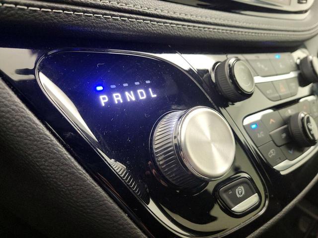 Photo of 2023 White Chrysler Pacifica