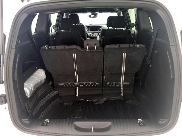 Photo of 2023 White Chrysler Pacifica