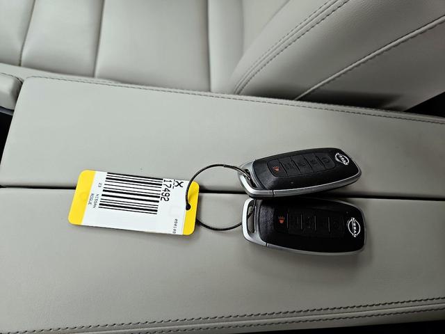 Photo of 2023 Black Nissan Rogue
