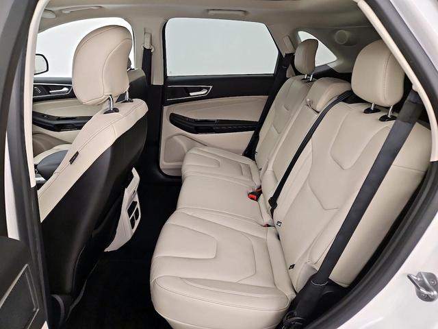 Photo of 2018 White Ford Edge