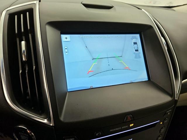 Photo of 2018 White Ford Edge