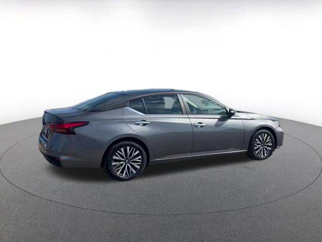 Photo of 2024 Gun Metallic Nissan Altima