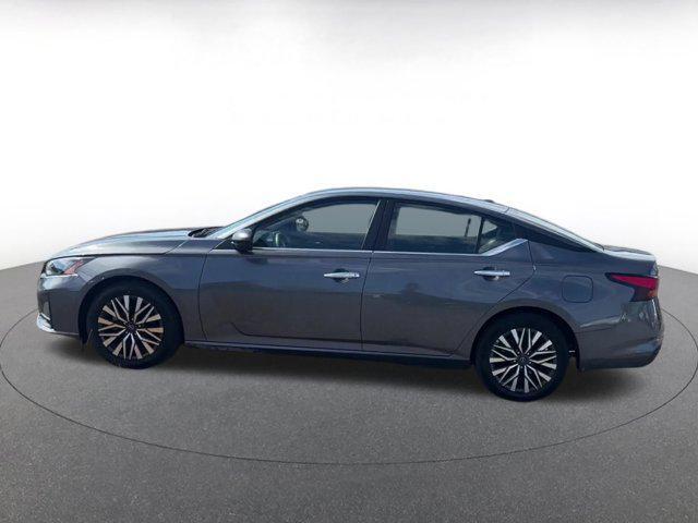 Photo of 2024 Gun Metallic Nissan Altima