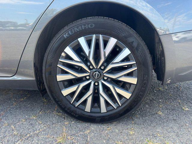 Photo of 2024 Gun Metallic Nissan Altima