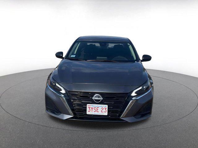 Photo of 2024 Gun Metallic Nissan Altima