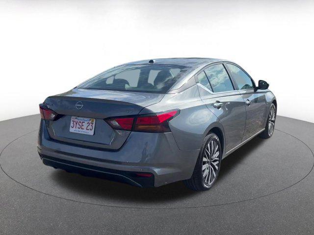 Photo of 2024 Gun Metallic Nissan Altima