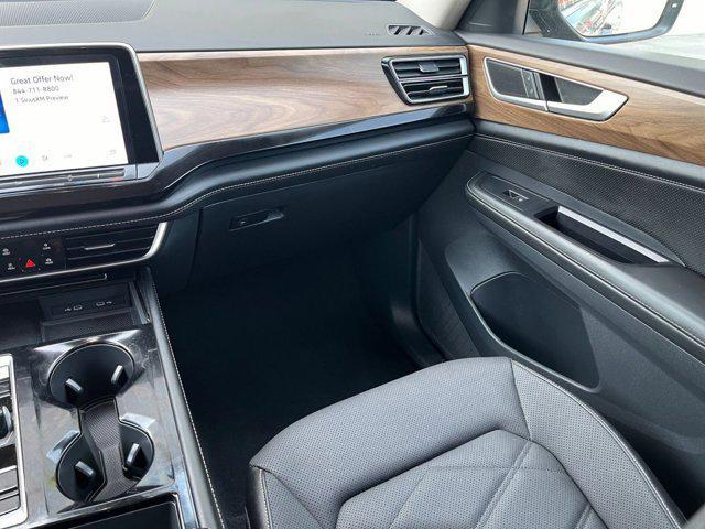 Photo of 2024 Platinum Gray Metallic Volkswagen Atlas