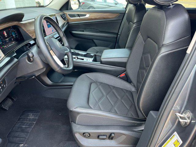 Photo of 2024 Platinum Gray Metallic Volkswagen Atlas
