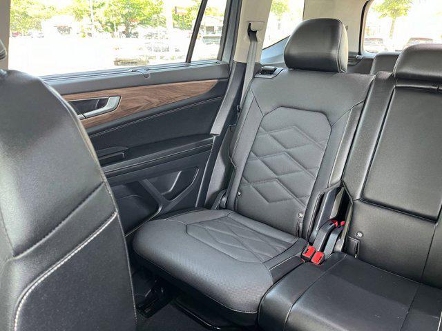 Photo of 2024 Platinum Gray Metallic Volkswagen Atlas