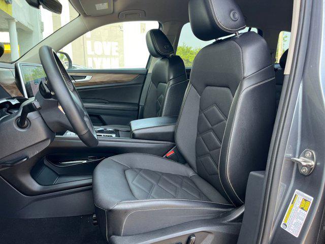 Photo of 2024 Platinum Gray Metallic Volkswagen Atlas