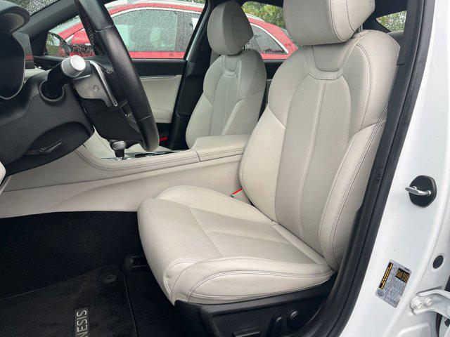 Photo of 2024 Alta White Genesis G70