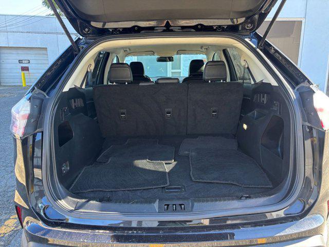 Photo of 2024 Agate Black Metallic Ford Edge