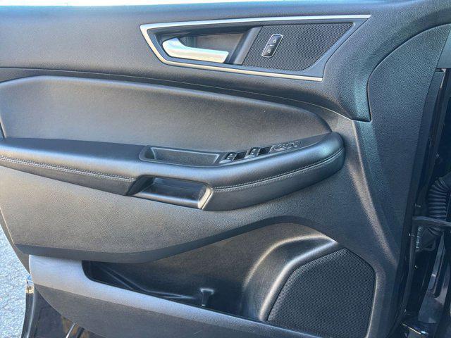 Photo of 2024 Agate Black Metallic Ford Edge