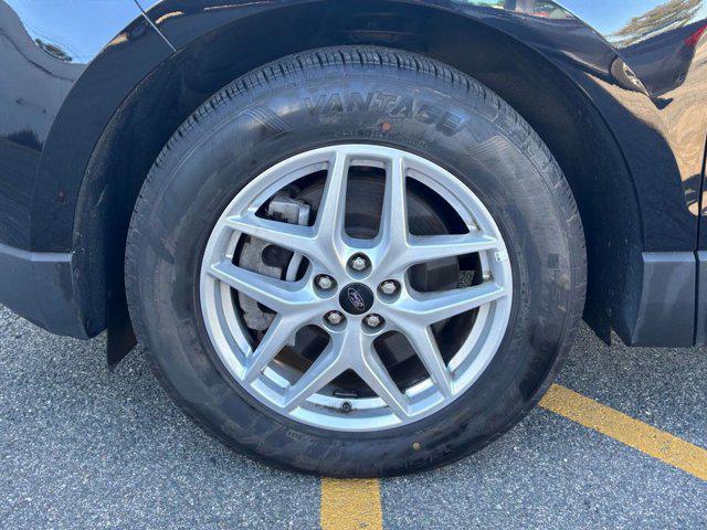 Photo of 2024 Agate Black Metallic Ford Edge