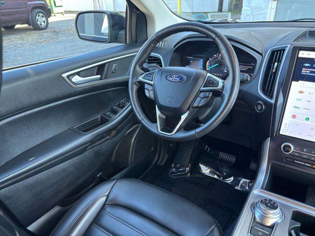 Photo of 2024 Agate Black Metallic Ford Edge