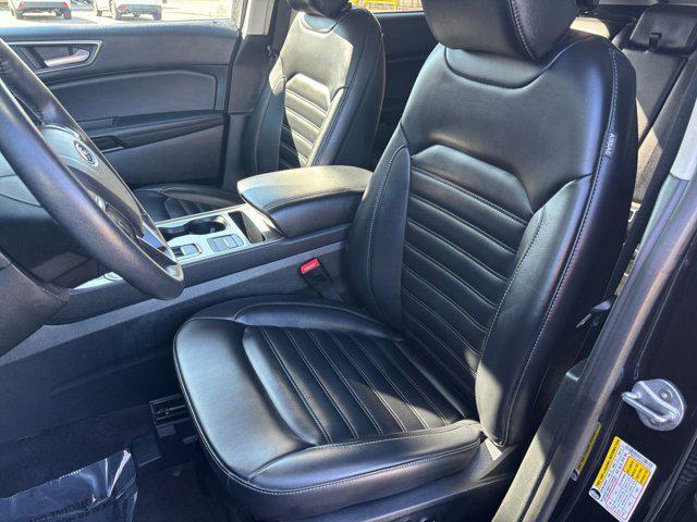 Photo of 2024 Agate Black Metallic Ford Edge