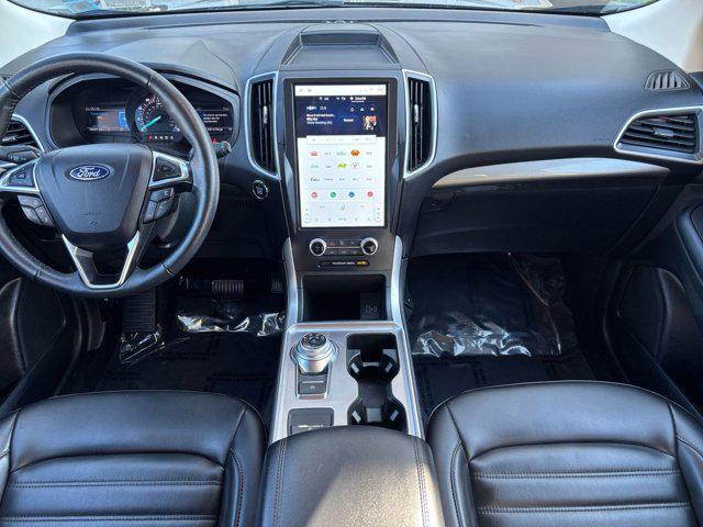 Photo of 2024 Agate Black Metallic Ford Edge
