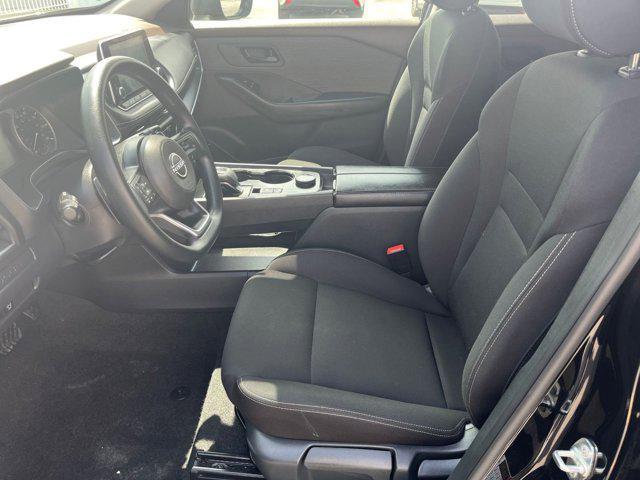 Photo of 2023 Super Black Nissan Rogue