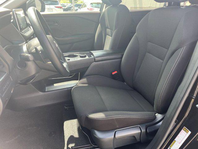 Photo of 2023 Super Black Nissan Rogue