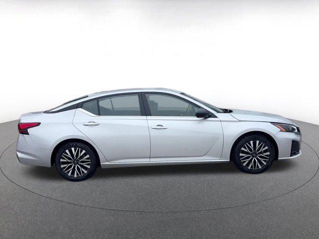 Photo of 2024 Brilliant Silver Metallic Nissan Altima