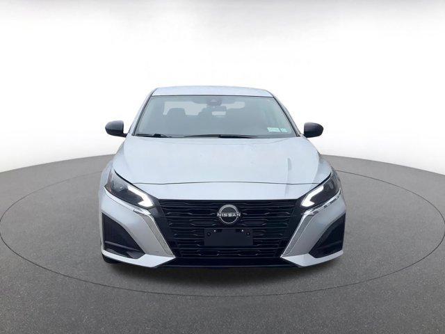 Photo of 2024 Brilliant Silver Metallic Nissan Altima