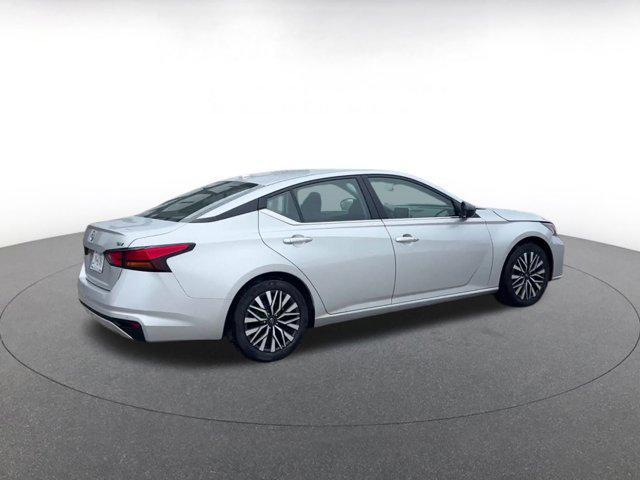 Photo of 2024 Brilliant Silver Metallic Nissan Altima